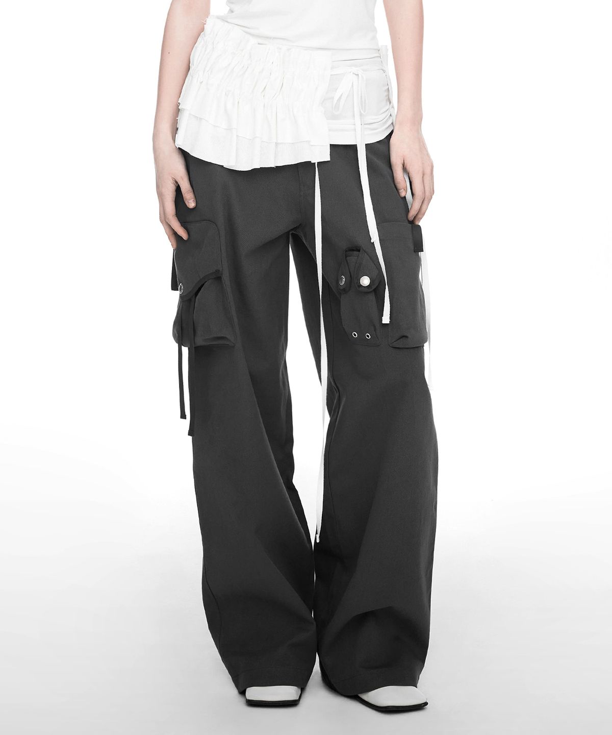 나체(NACHE) STRAP WIDE CARGO PANTS (UNISEX) CHARCOAL