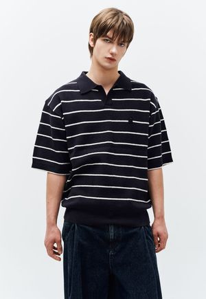 셈블런스 부클 스트라이프 오픈카라 니트 네이비 ZH2KT884NY