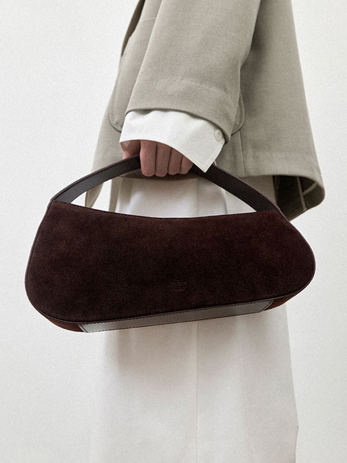 아틀리에 나인(ATELIER NAIN) SIGNATURE PEBBLE SUEDE HANDBAG(B-2447)