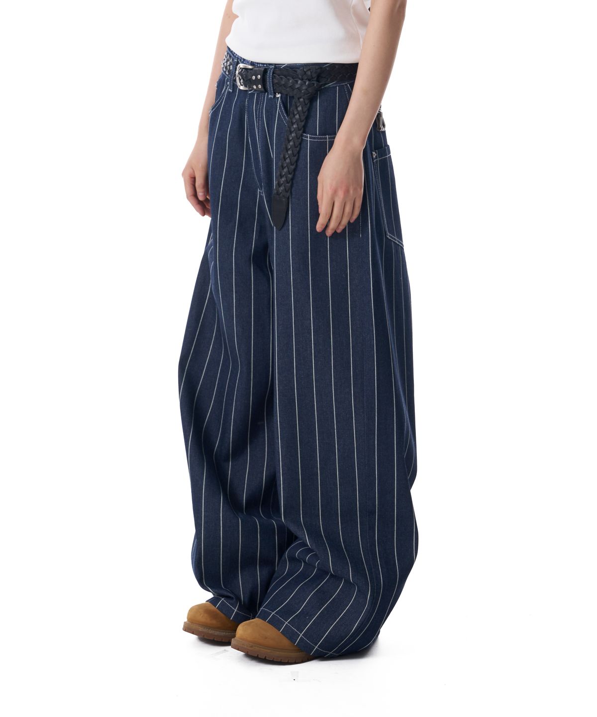 아캄(AAKAM) Striped Cinch Back Denim Pants (Blue)