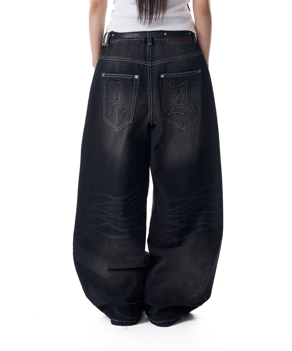 아캄(AAKAM) Embossing Logo Denim Pants (Black)