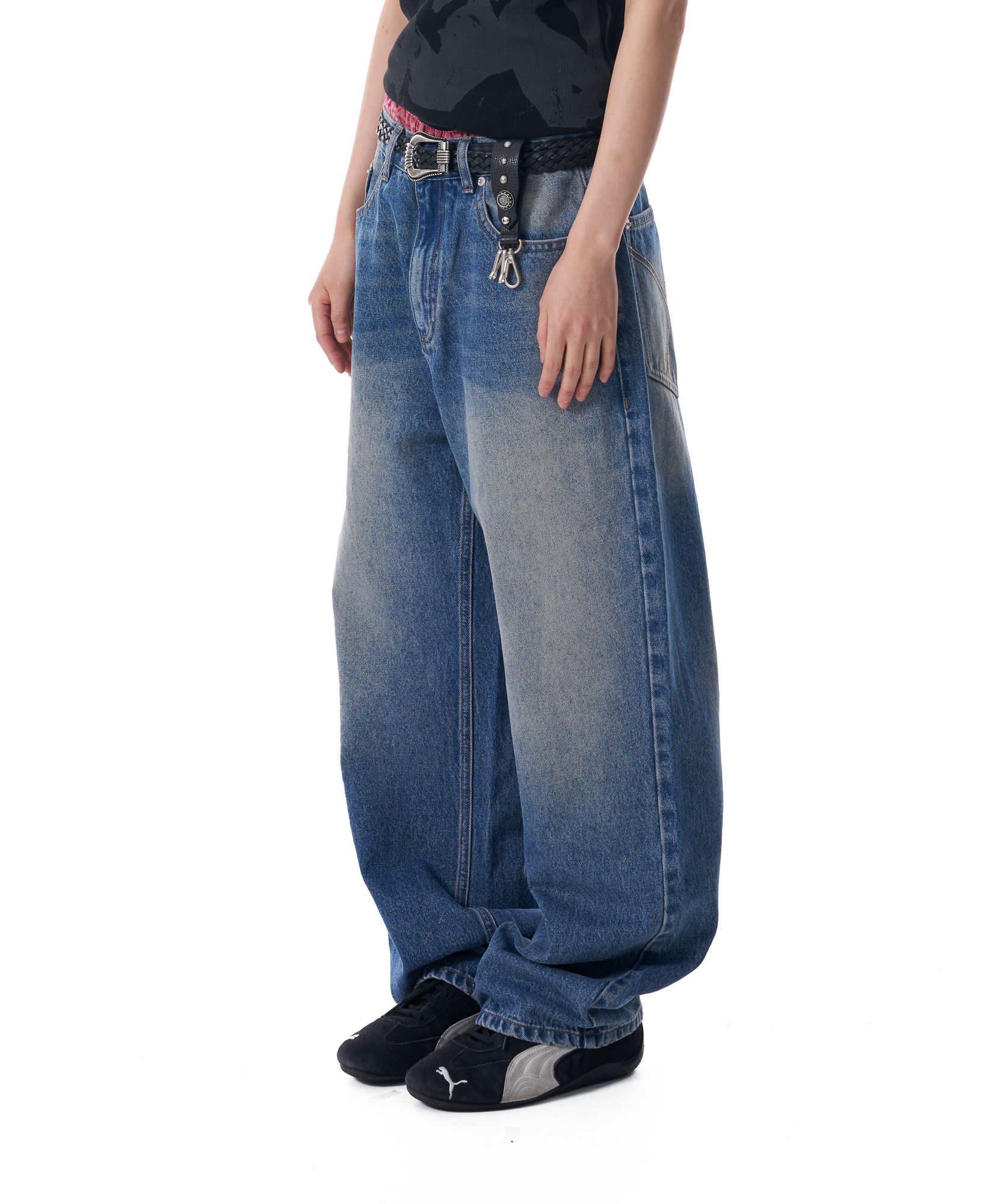 AAKAM ブラックストレートデニム Side Rhinestone Denim Pants (Black)（デニムパンツ）｜AAKAM