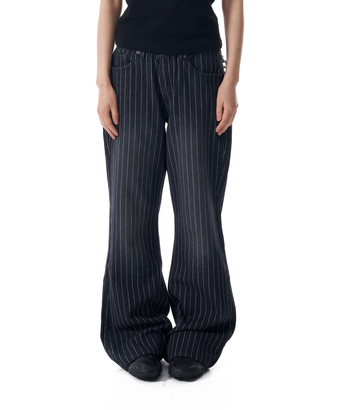 아캄(AAKAM) Striped Flare Denim Pants (Black)