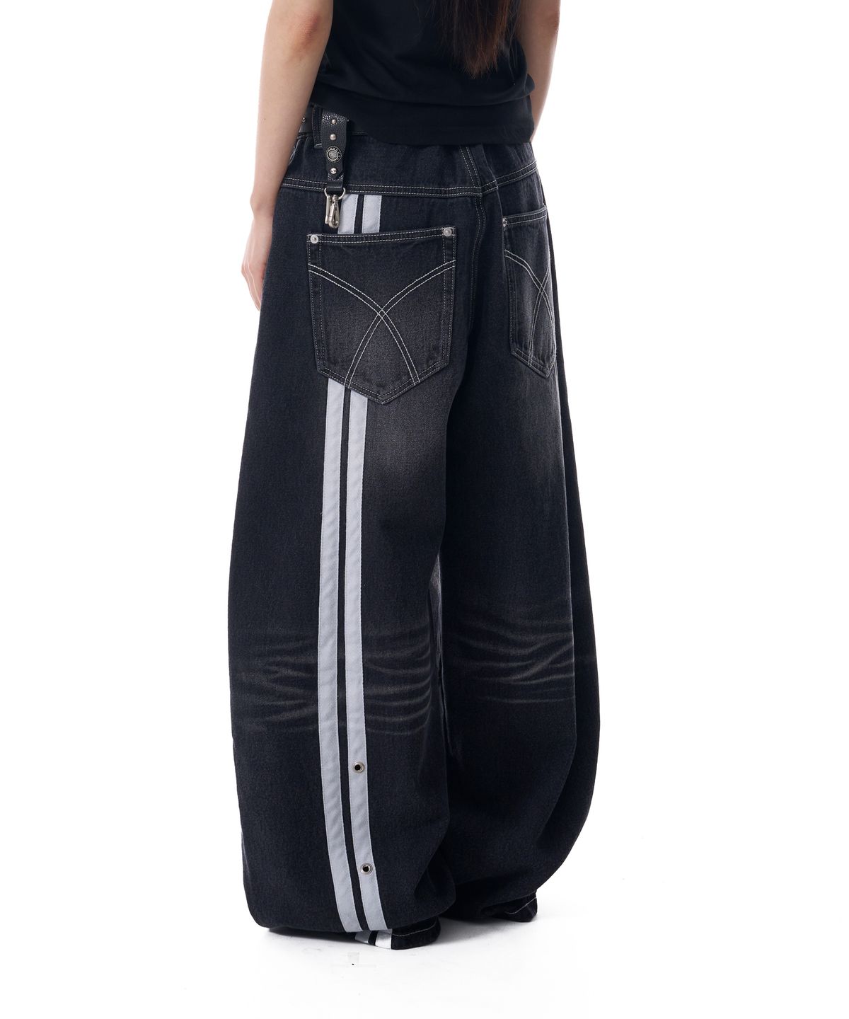 아캄(AAKAM) 2-Lined Eyelet Washed Denim Pants (Black)
