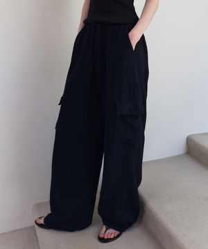 CRINKLE CARGO PANTS (black)