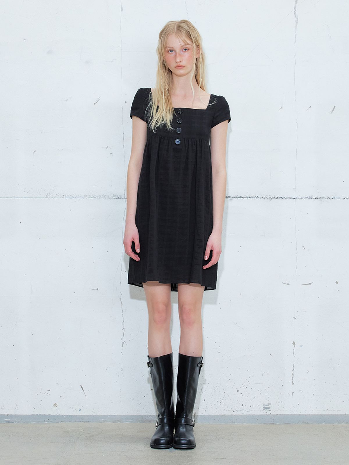 에트몽(ETMON) Square Button Mini Dress, Black