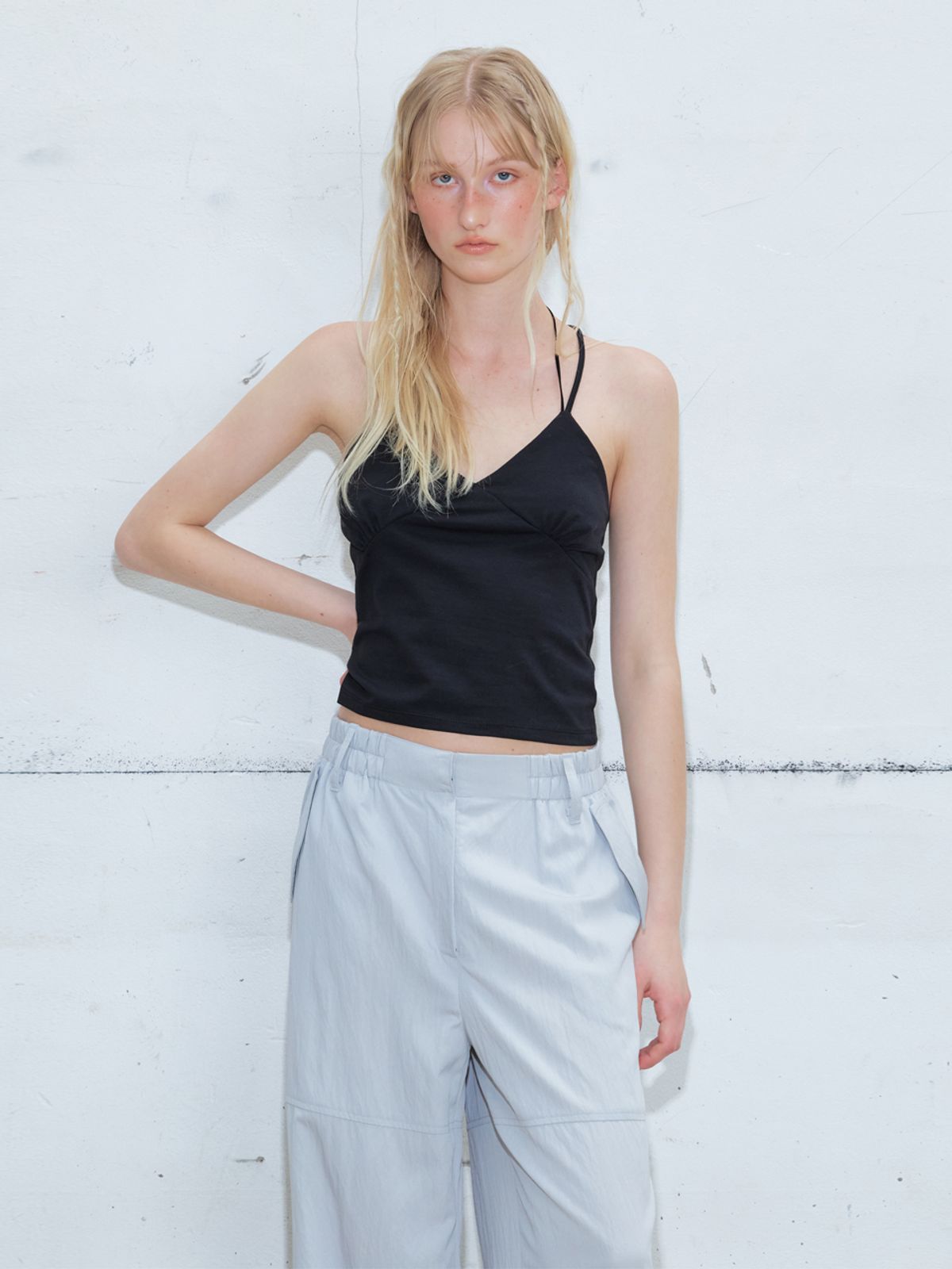 에트몽(ETMON) Triangle Halter Sleeveless Top, Black