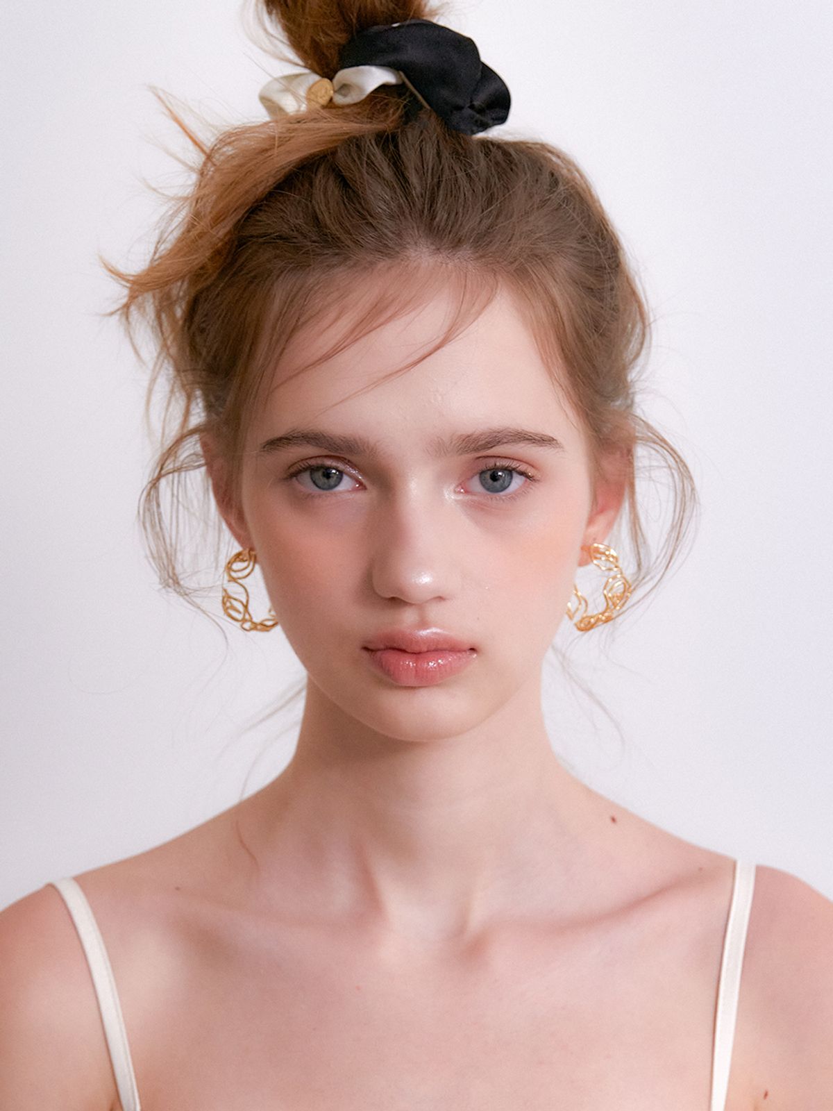 오블라(OVLA) ROSE WIRE HOOP EARRING_2color JE057