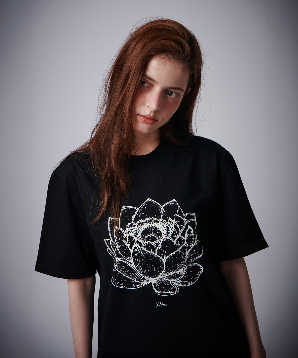 다이어스(DYUS) Lotus T-shirt Black