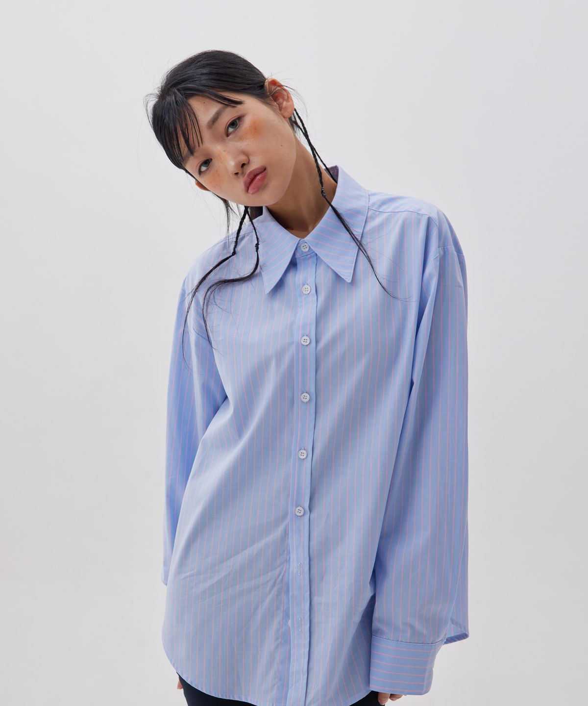 오우라(OWURA) 너디 베이직 셔츠_블루 핑크 스트라이프