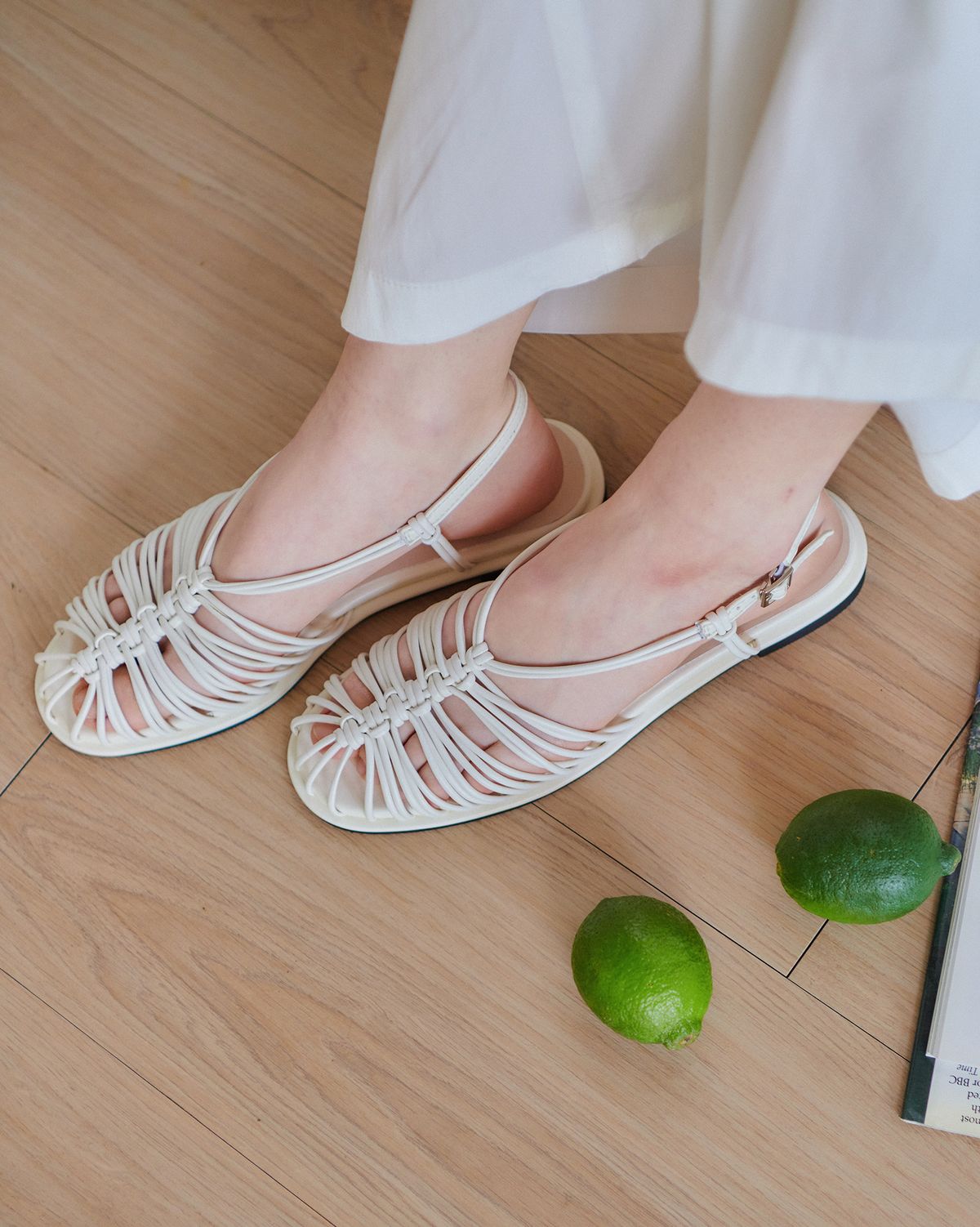 타크트로이메(TAGTRAUME) Iceblue 아이스블루 에스닉 멀티 버클 스트랩 샌들