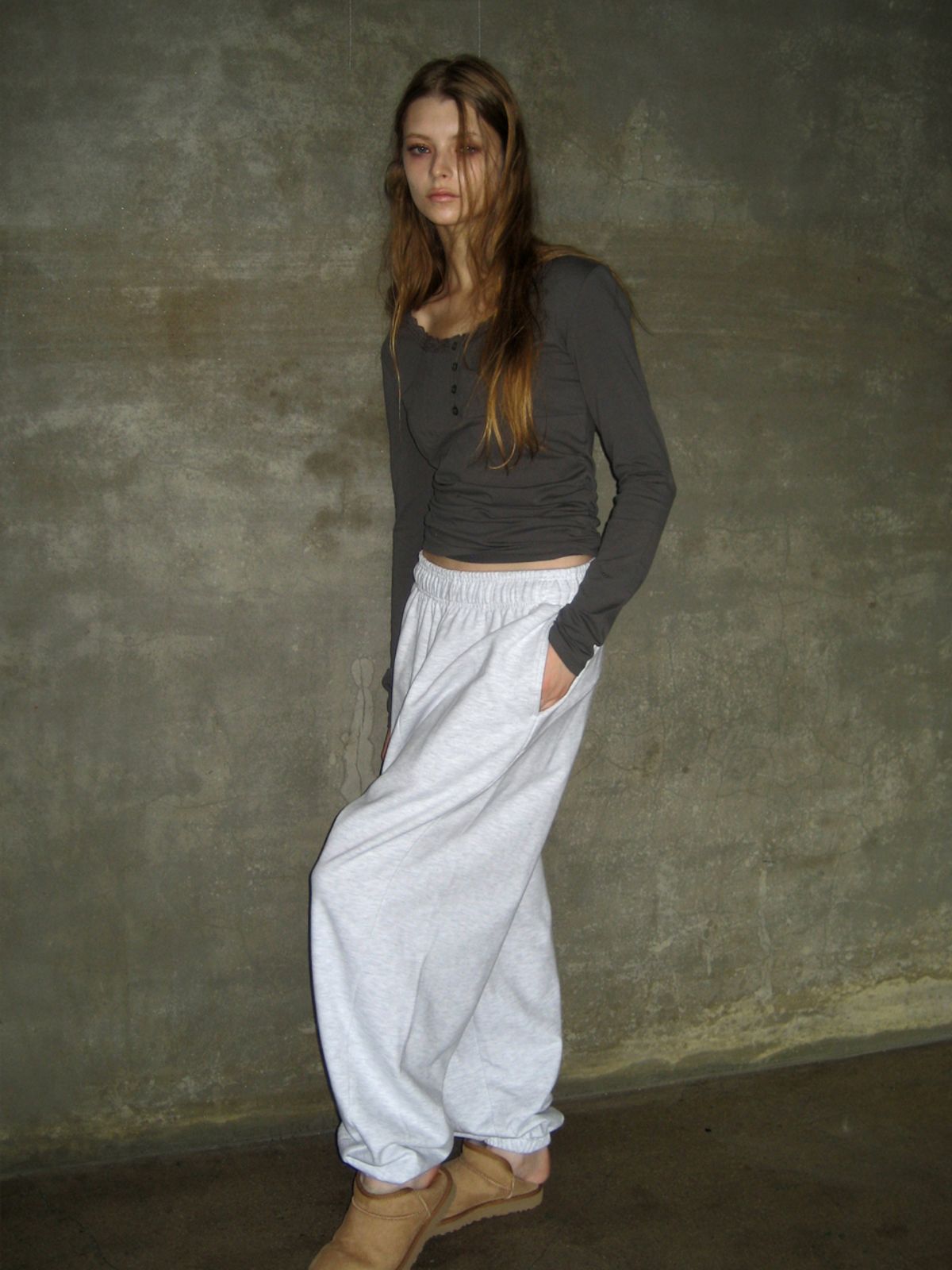 익스파이어드걸(EXPIRED GIRL) Curved Panel Sweat Pants Melange White