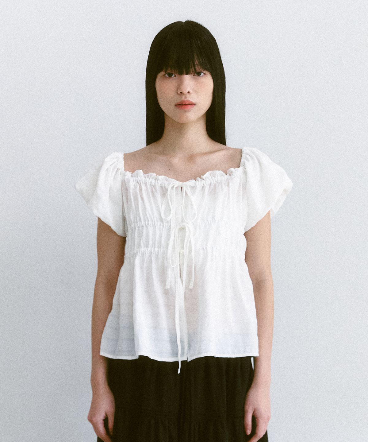 쎄미(SSEMI) RIBBON OFF-SHOULDER BLOUSE(WT)