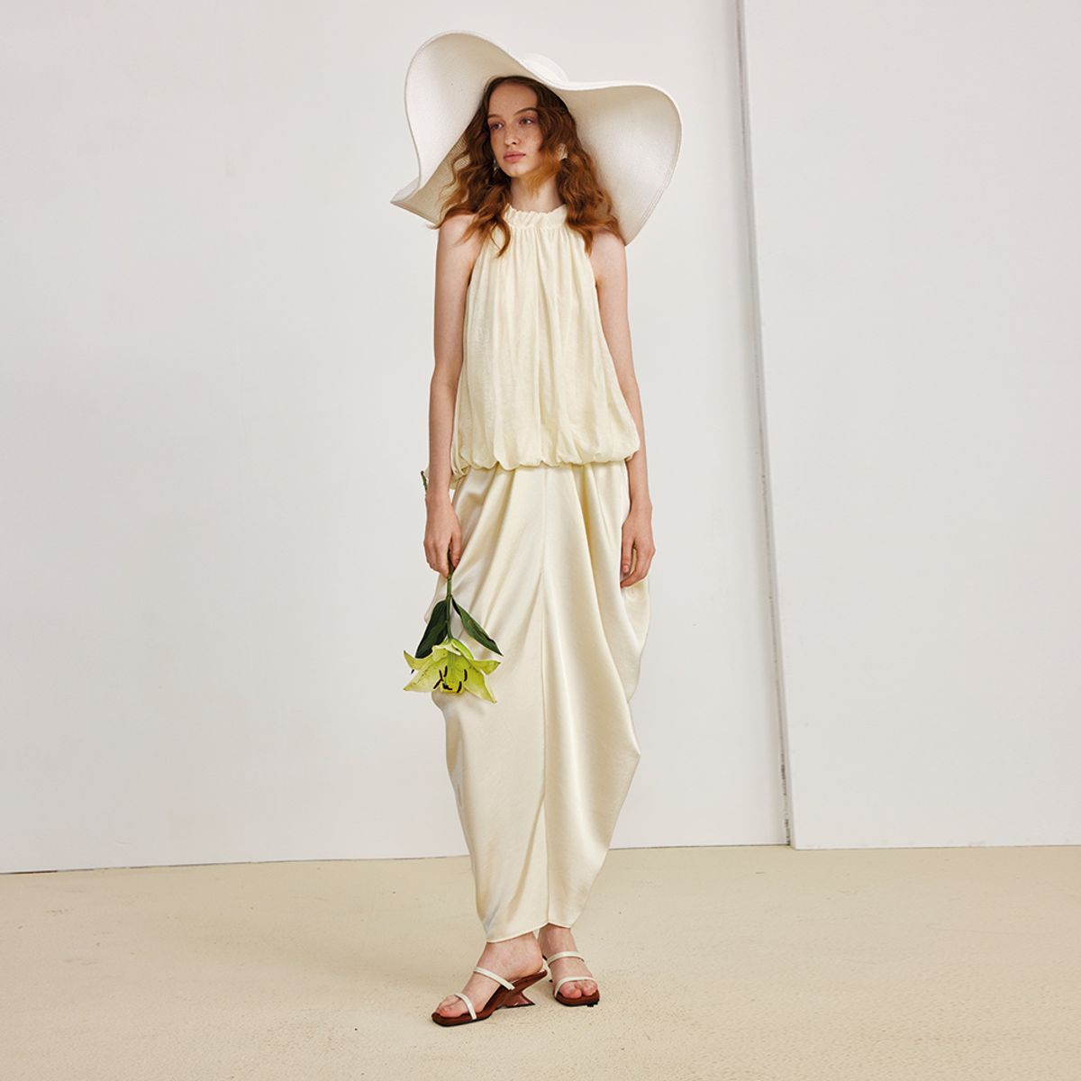 와이와이아이엠(YYIAM) YY_Off-the-shoulder long dress