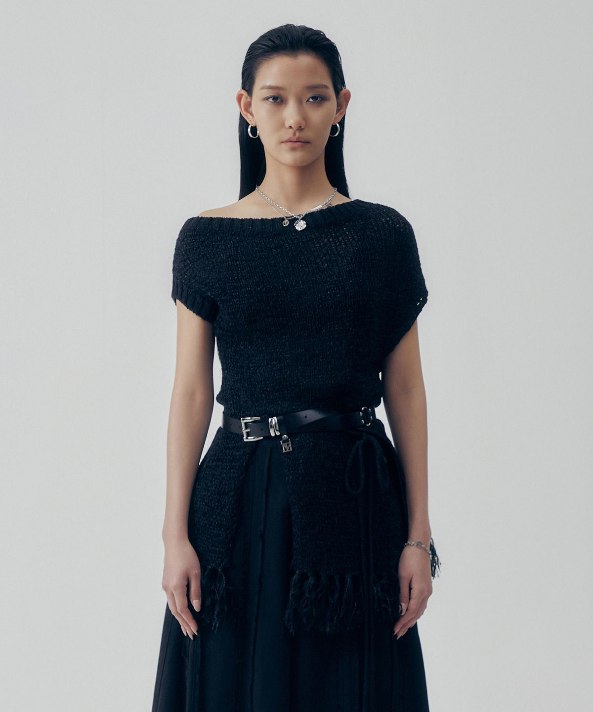 트리밍버드(TREEMINGBIRD) Slit Tassel Knit [ Black ]