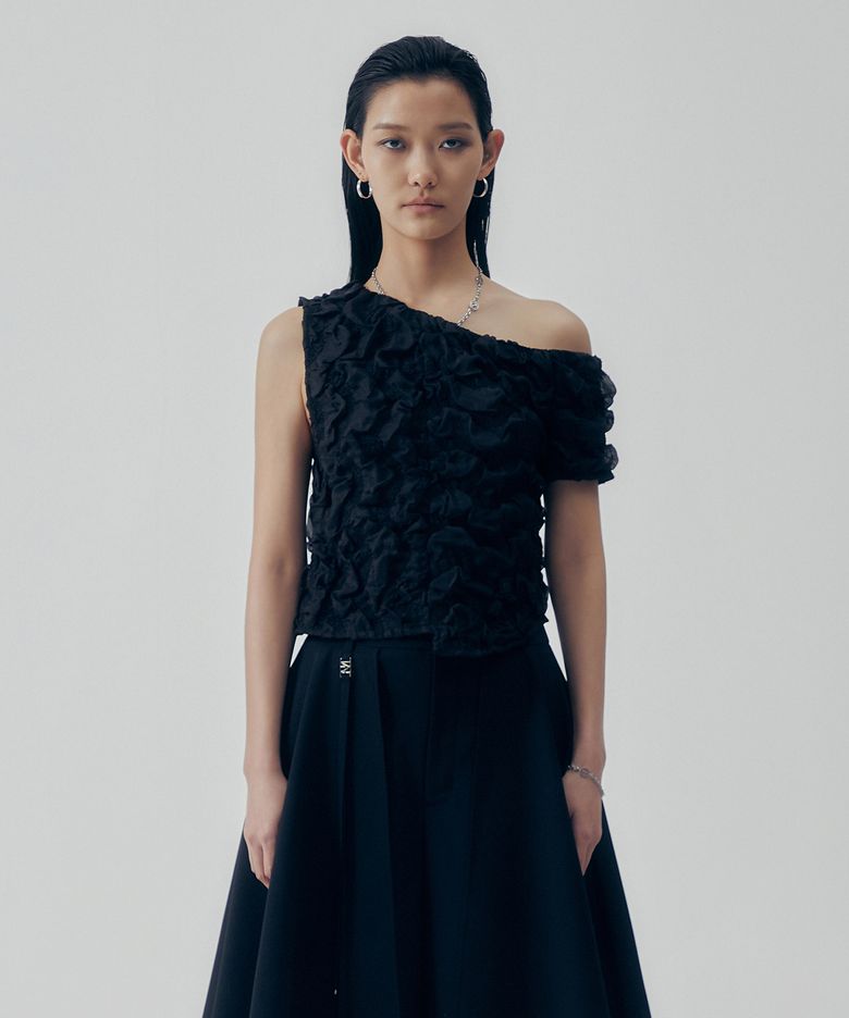Volume One-shoulder Frill Top [ Black ]