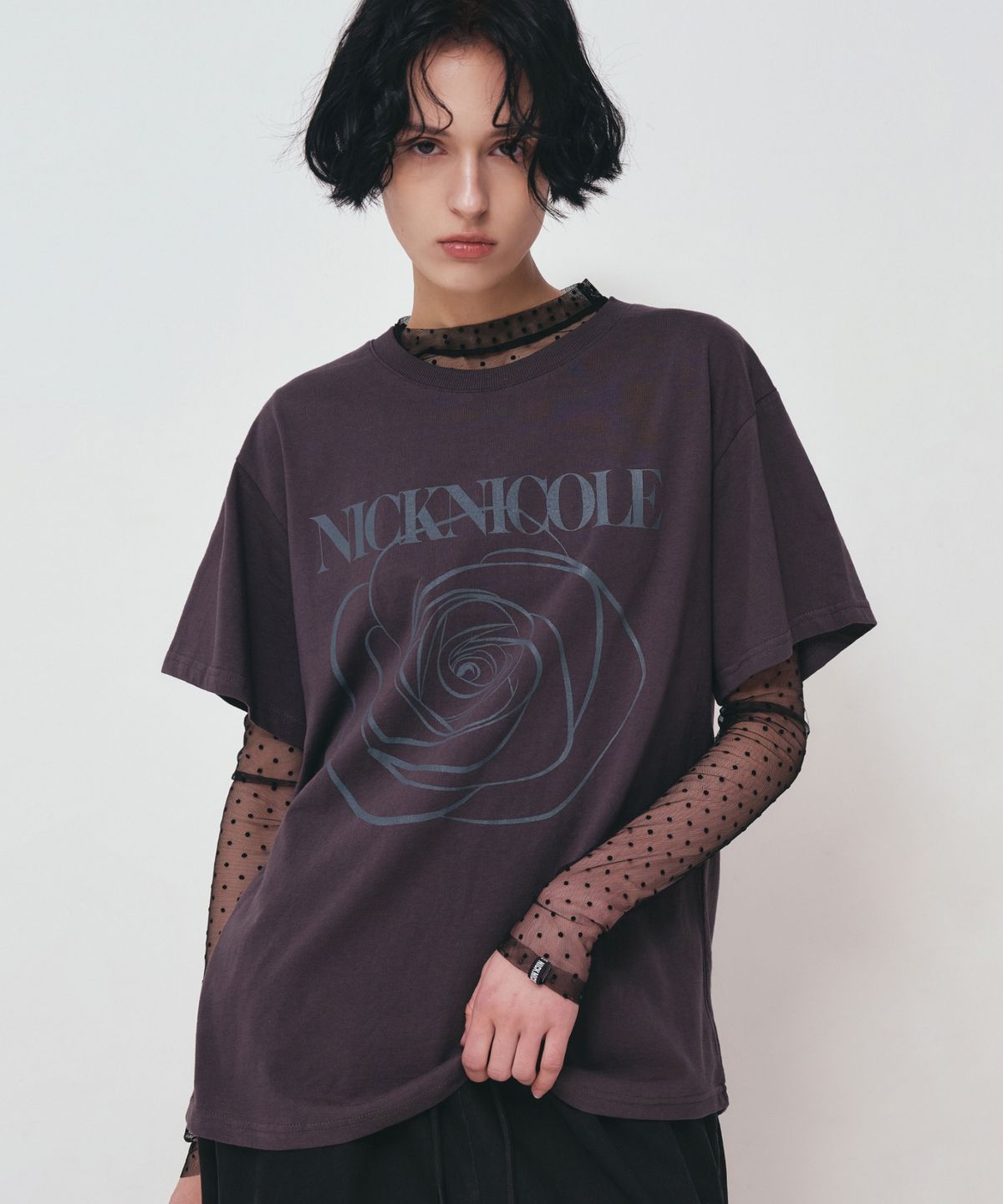 닉앤니콜(NICK&NICOLE) BIG ROSE SLEEVE TOP_CHARCOAL