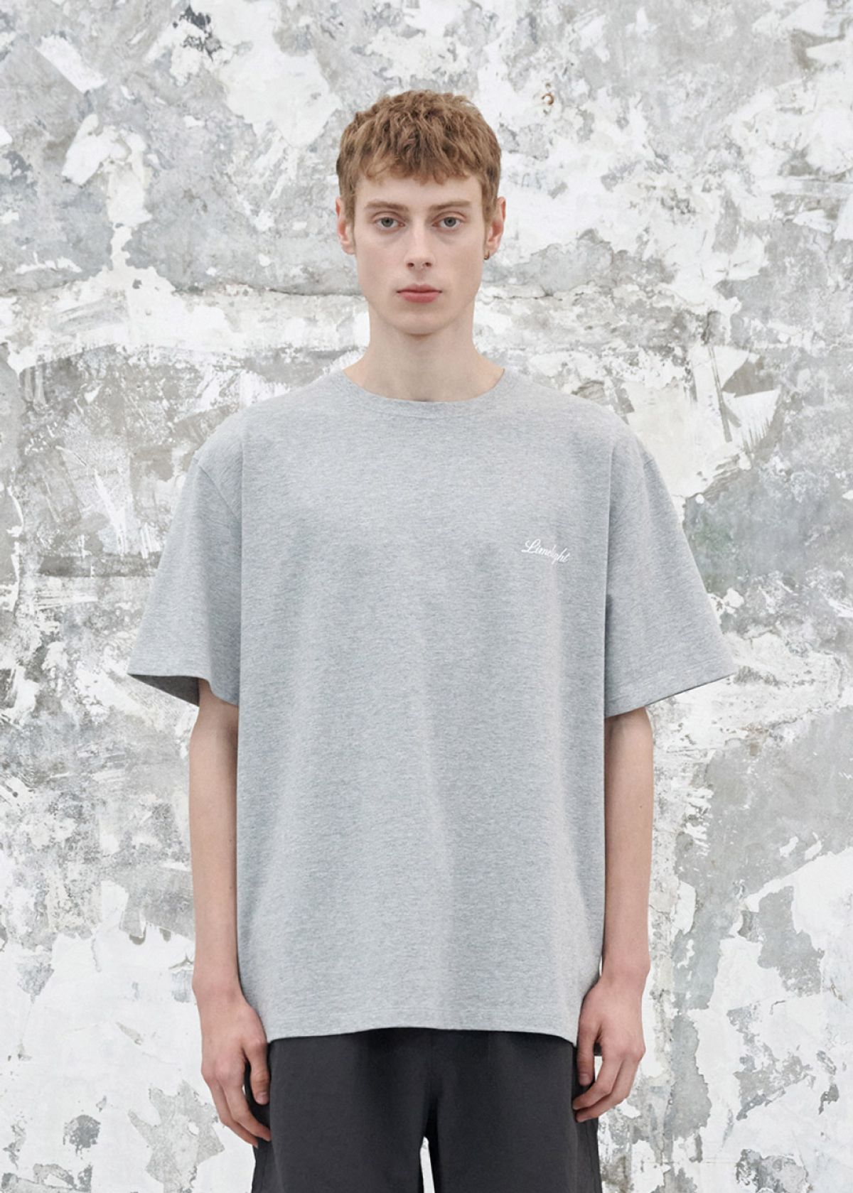 라임라잇 어패럴(LIMELIGHT APPAREL) 어패럴 스크립트 로고 티셔츠 (그레이 멜란지/화이트)