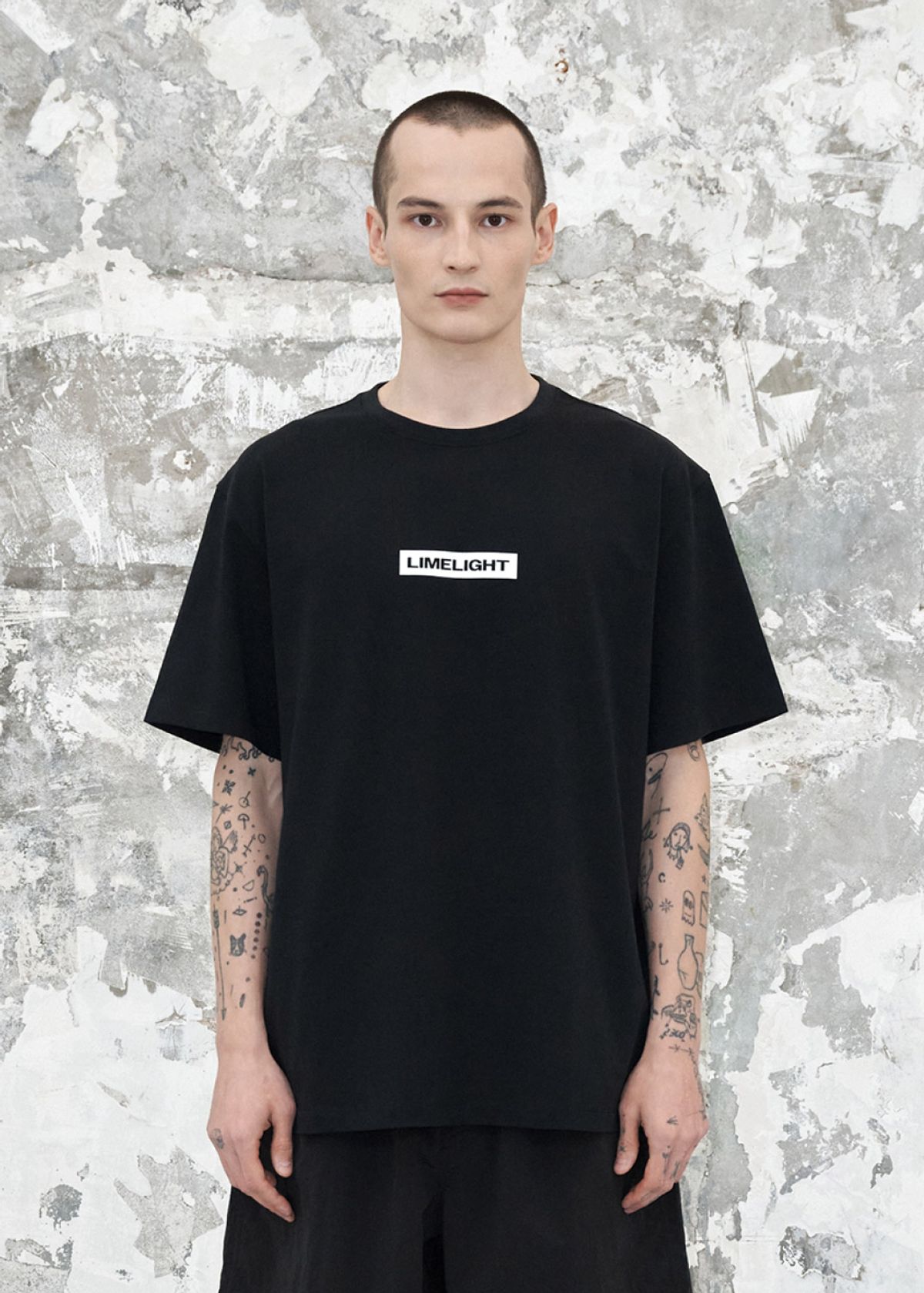 라임라잇 어패럴(LIMELIGHT APPAREL) 어패럴 박스 로고 티셔츠 (블랙/화이트)
