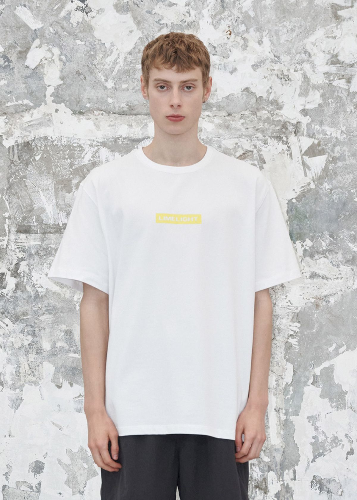 라임라잇 어패럴(LIMELIGHT APPAREL) 어패럴 박스 로고 티셔츠 (화이트/라임라잇)