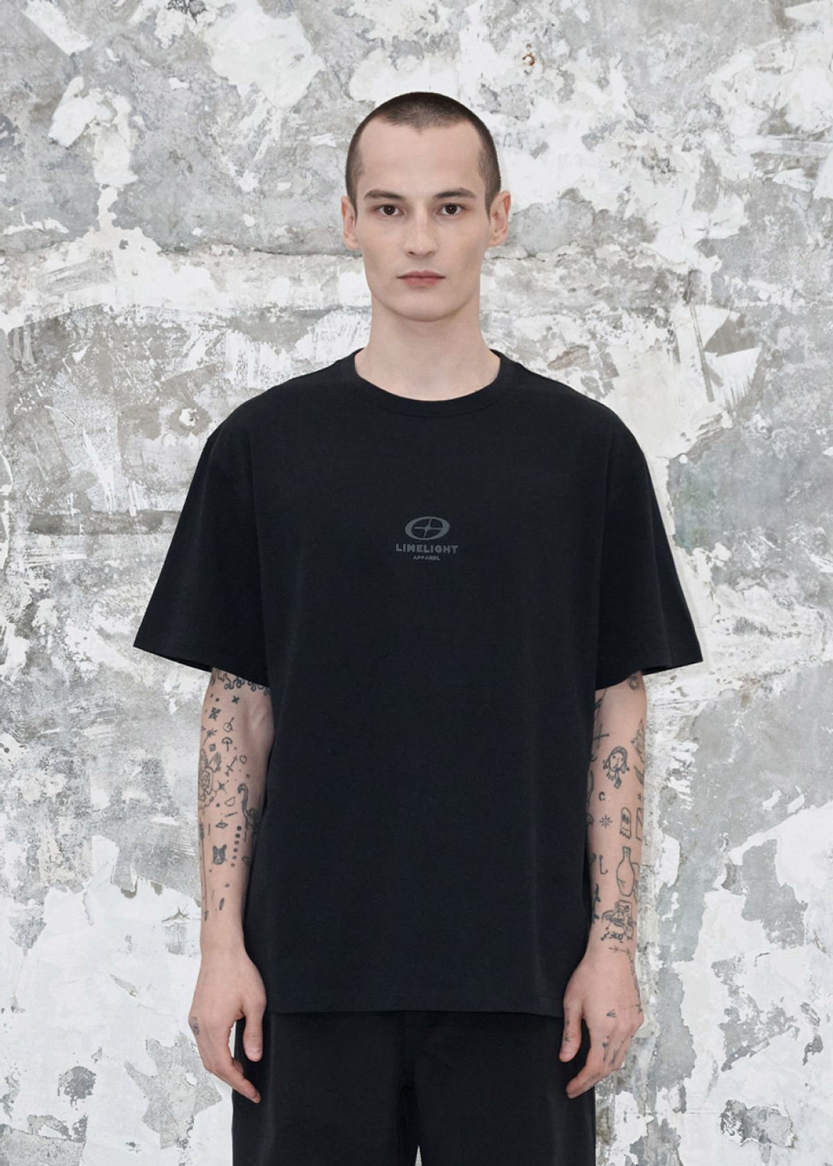 라임라잇 어패럴(LIMELIGHT APPAREL) 어패럴 스타라이트 로고 티셔츠 (블랙/그레이)