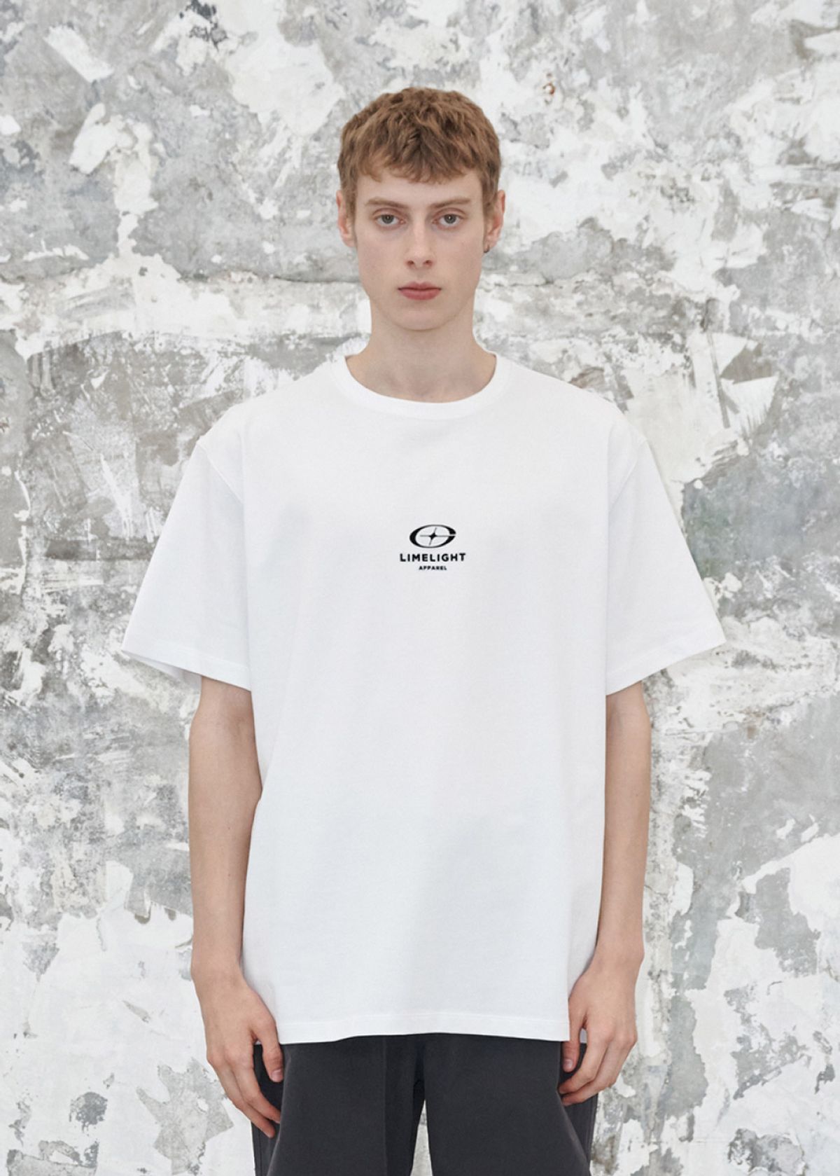 라임라잇 어패럴(LIMELIGHT APPAREL) 어패럴 스타라이트 로고 티셔츠 (화이트/블랙)