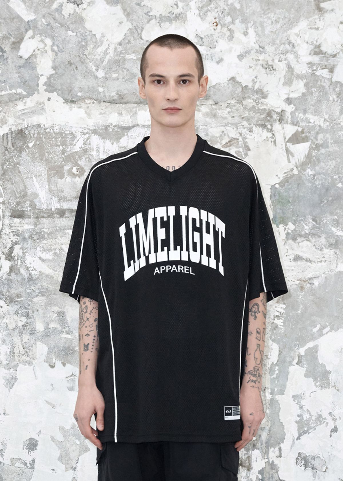 라임라잇 어패럴(LIMELIGHT APPAREL) 어패럴 아치 로고 메쉬 저지 (블랙/화이트)
