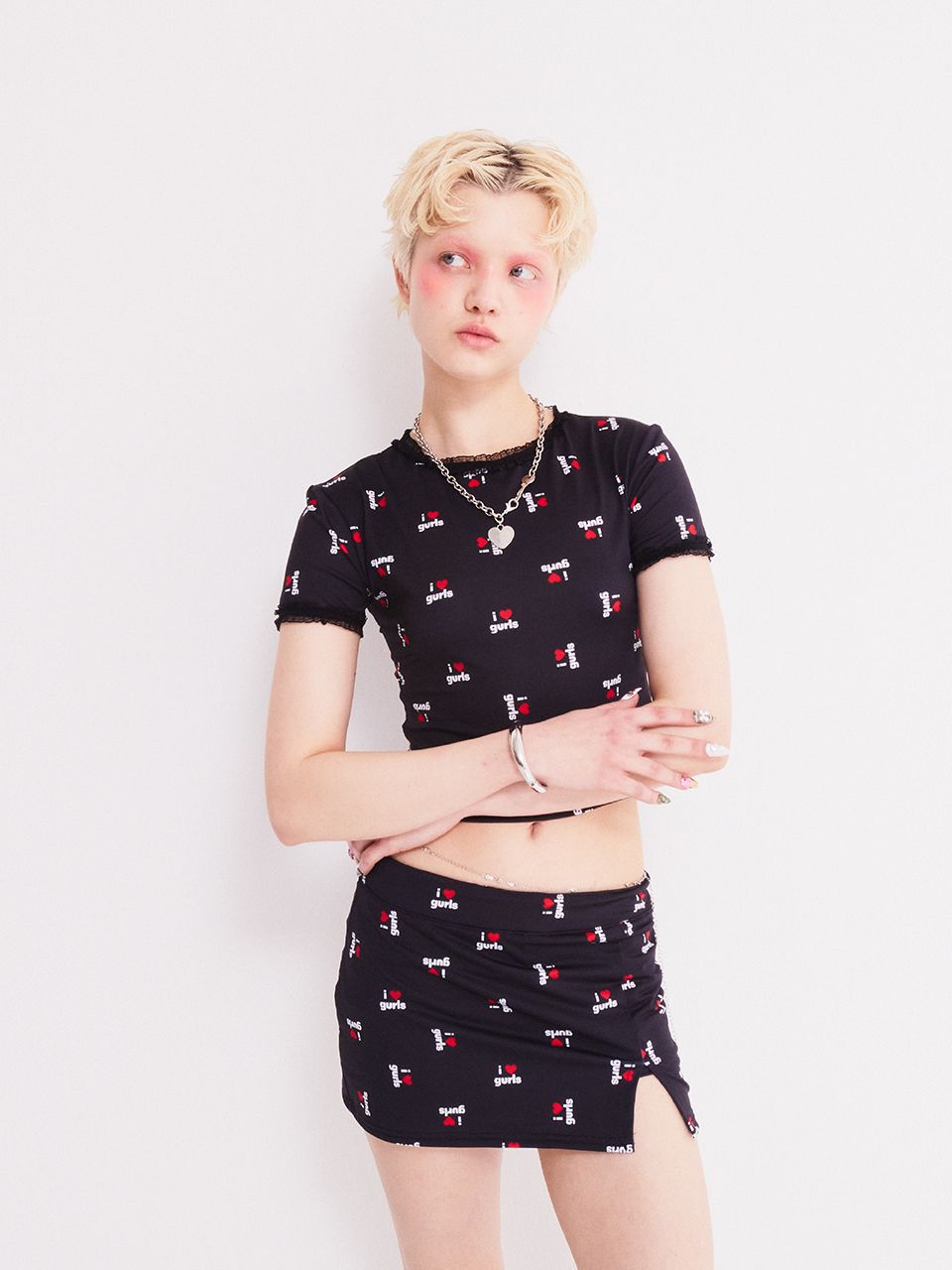 에즈이프 캘리(ASIF CALIE) LOVE GURLS GRAPHIC CROP T-SHIRT