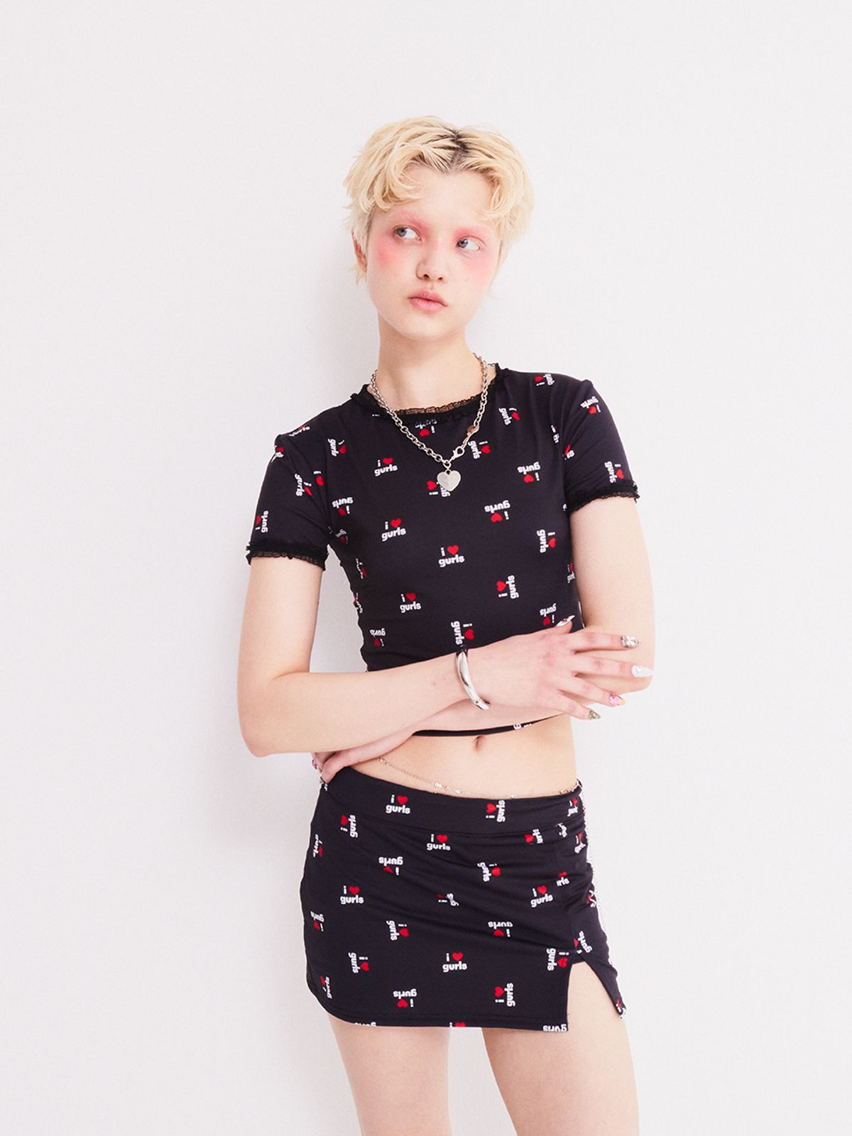 에즈이프 캘리(ASIF CALIE) LOVE GURLS GRAPHIC CROP T-SHIRT BLACK