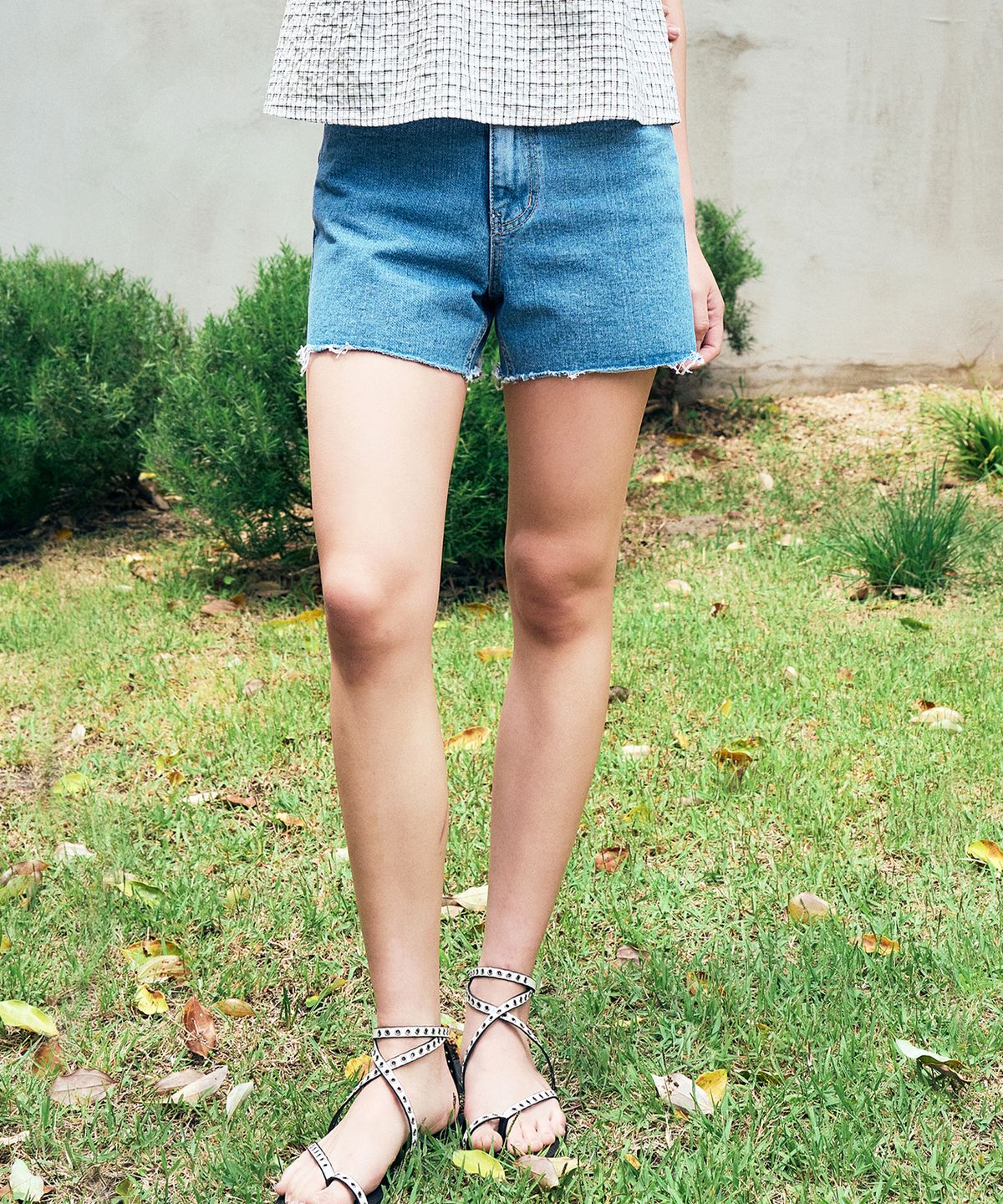 니브(NEEV) High-Rise Raw-Cut Denim Pants (Deep Blue)