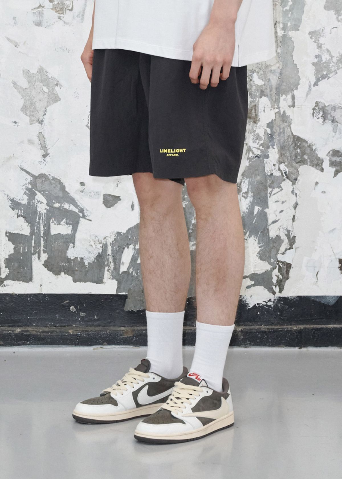 라임라잇 어패럴(LIMELIGHT APPAREL) 어패럴 라임라잇 로고 나일론 쇼츠 (차콜/라임라잇)