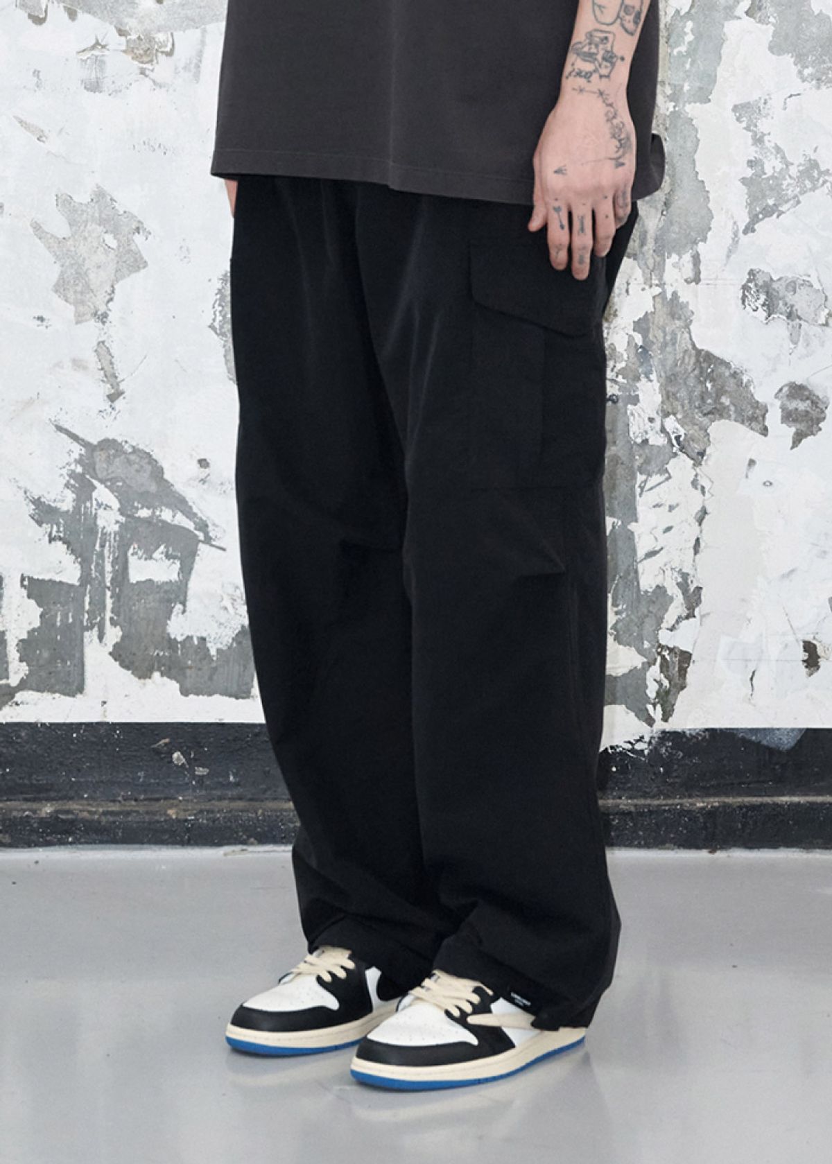 라임라잇 어패럴(LIMELIGHT APPAREL) 어패럴 와이드 핏 나일론 카고 팬츠 (블랙)