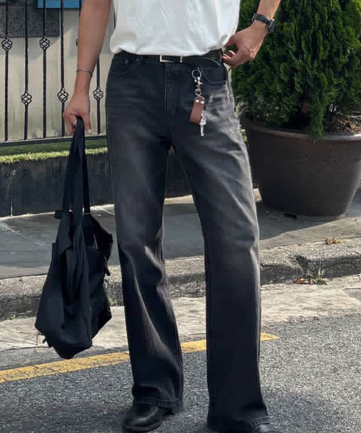 놈브레(NOMBRE) 캣워싱 키링 플레어 데님 부츠컷 팬츠 [블랙]