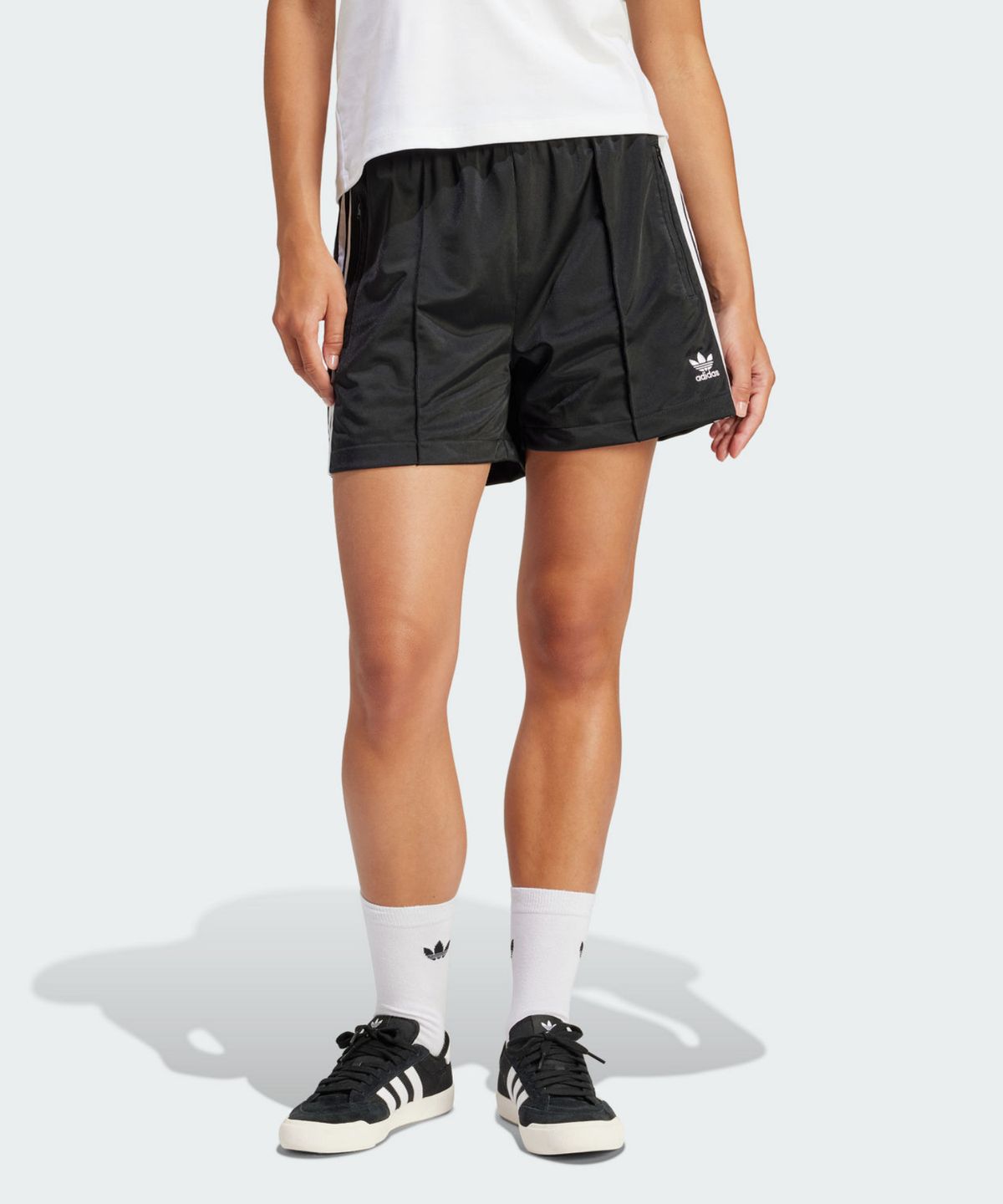 아디다스(ADIDAS) 파이어버드 숏 팬츠 - 블랙:화이트 / IU2425