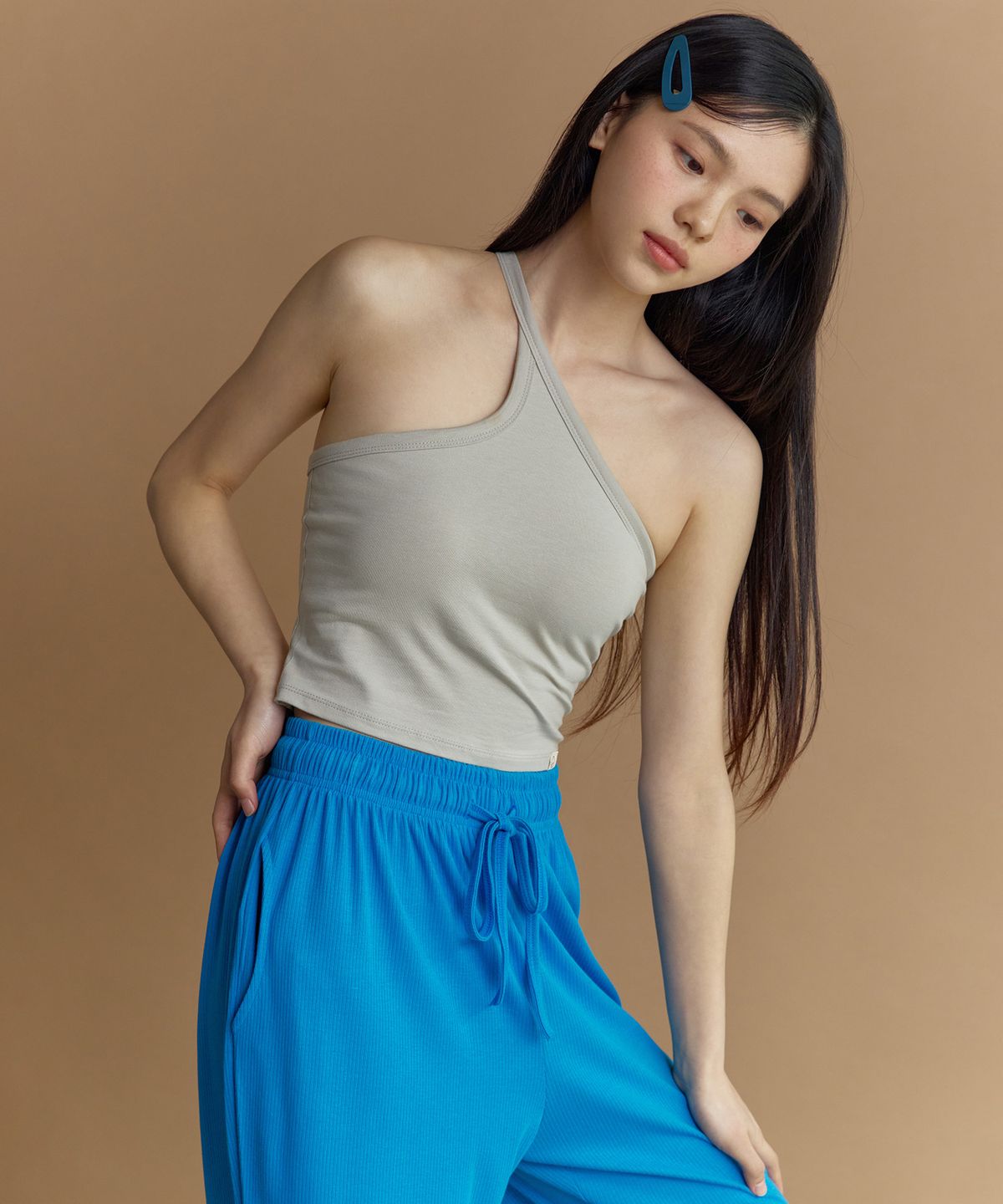 디야니(DHYANI) Sleek One-Shoulder Tank (Ash Gray)