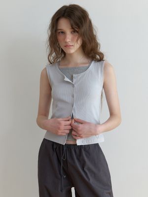 Nap button sleeveless (pale blue)