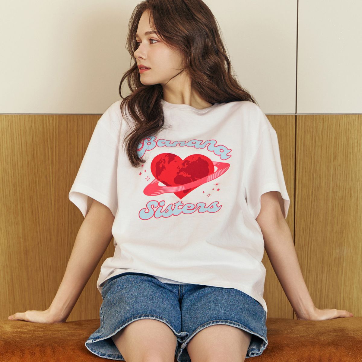 바나나시스터즈(BANANA SISTERS) 하트 플래닛 오버핏 티셔츠 화이트