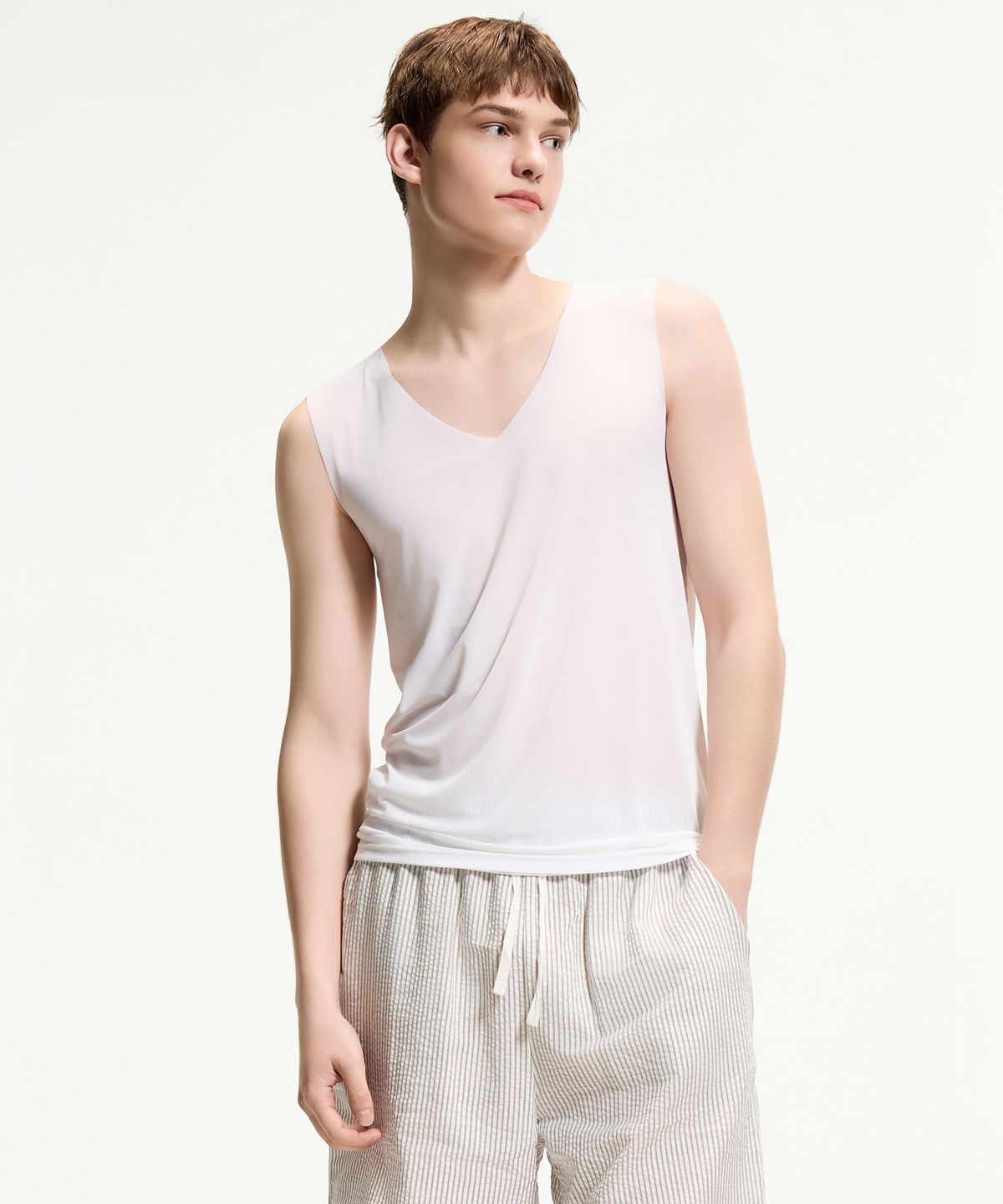 스파오(SPAO) [COMFORT] 남성 심리스 브이넥 민소매_SPMRFA9A12