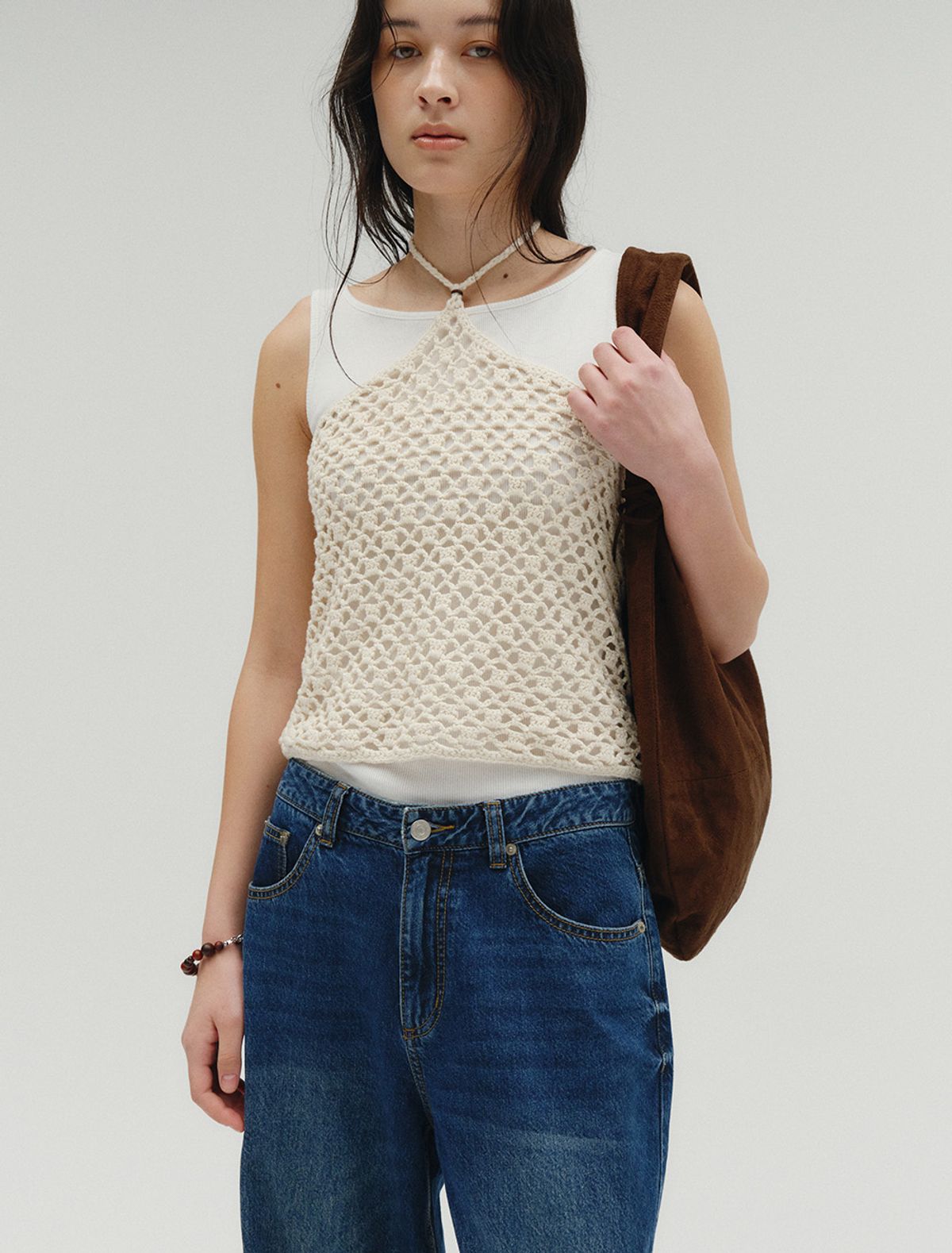 솔티페블(SALTY PEBBLE) HALTER NECK CROCHE KNIT TOP [IVORY]