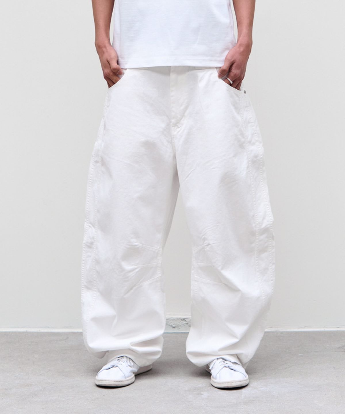 9999아카이브(9999ARCHIVE) Technical Curved Jeans