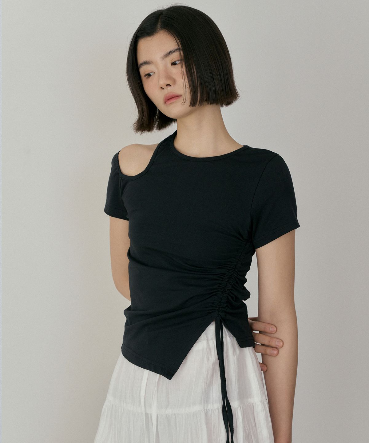 리올그(REORG) ASP SEMI SHOULDER STRING T-SHIRTS BLACK