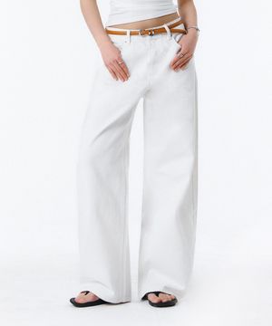 BTB : COMFY JEANS [SOFT WHITE]