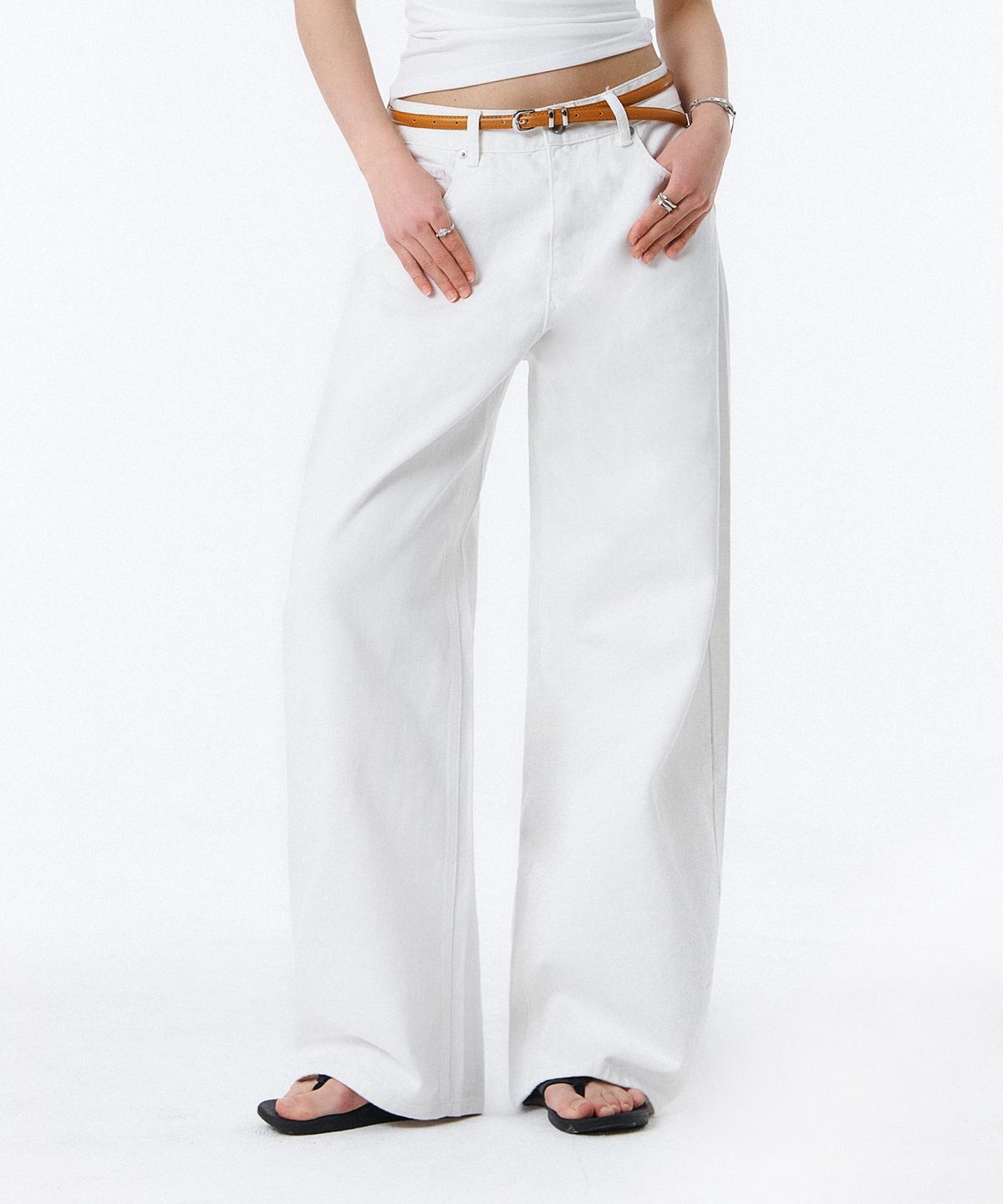 랜덤오프(RANDOMOFF) BTB : COMFY JEANS [SOFT WHITE]