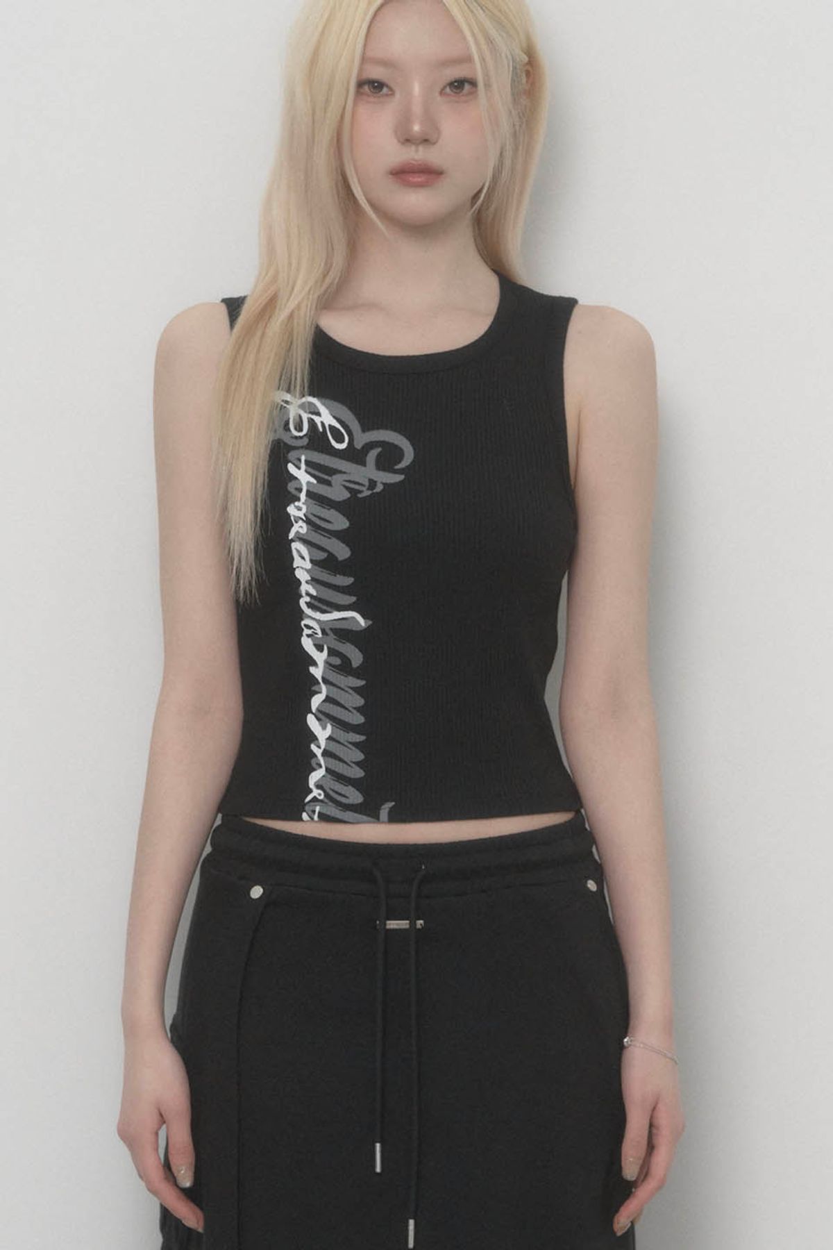 에트오소메(ETRE AU SOMMET) Lettering Logo Printed Tank Top Black)