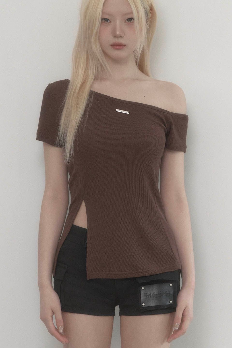 【ETRE AU SOMMET】One-shoulder Basic Slit Top MUSINSA | ETRE AU SOMMET One-shoulder Basic Slit Top (Black)