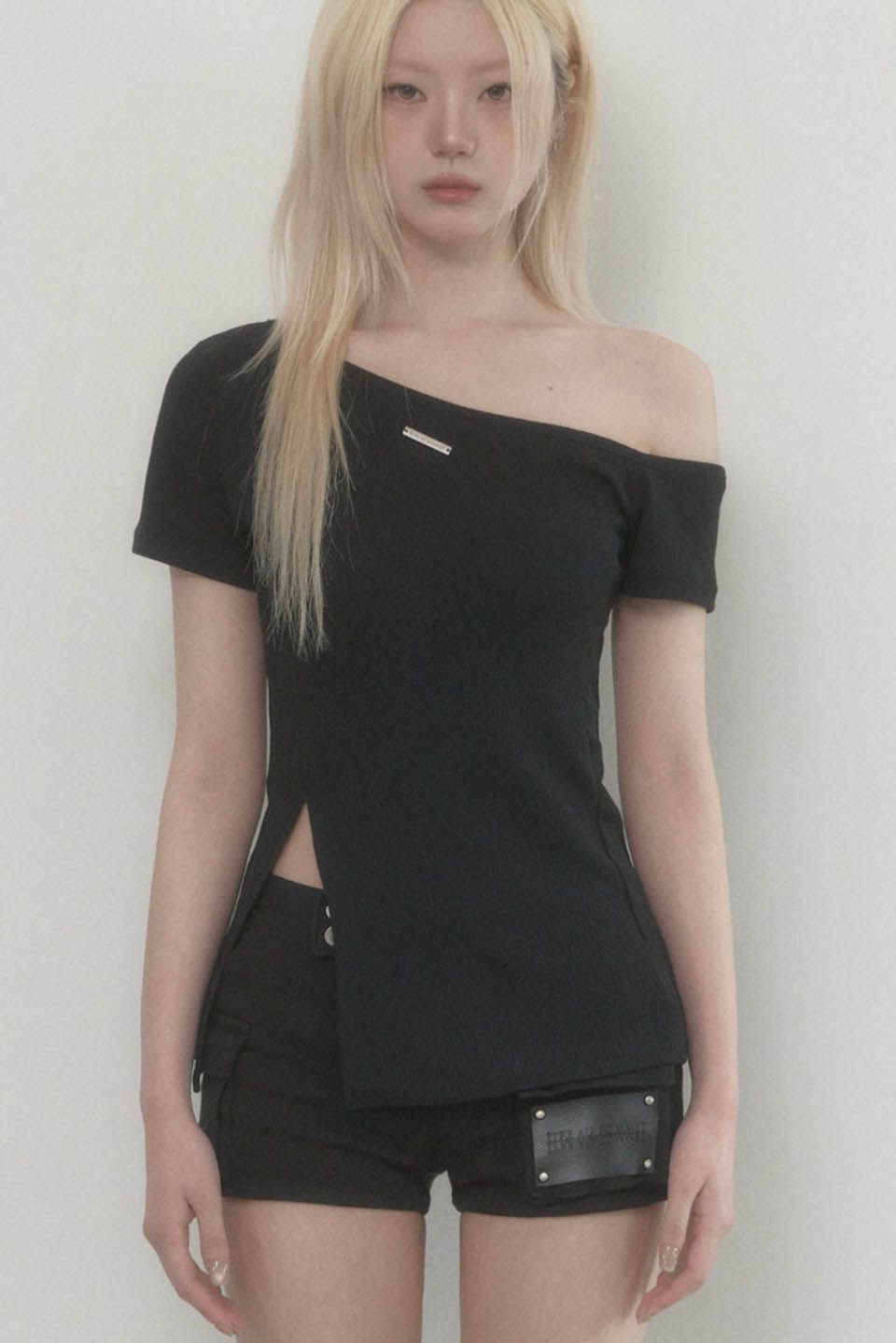 【ETRE AU SOMMET】One-shoulder Basic Slit Top MUSINSA | ETRE AU SOMMET One-shoulder Basic Slit Top (Black)