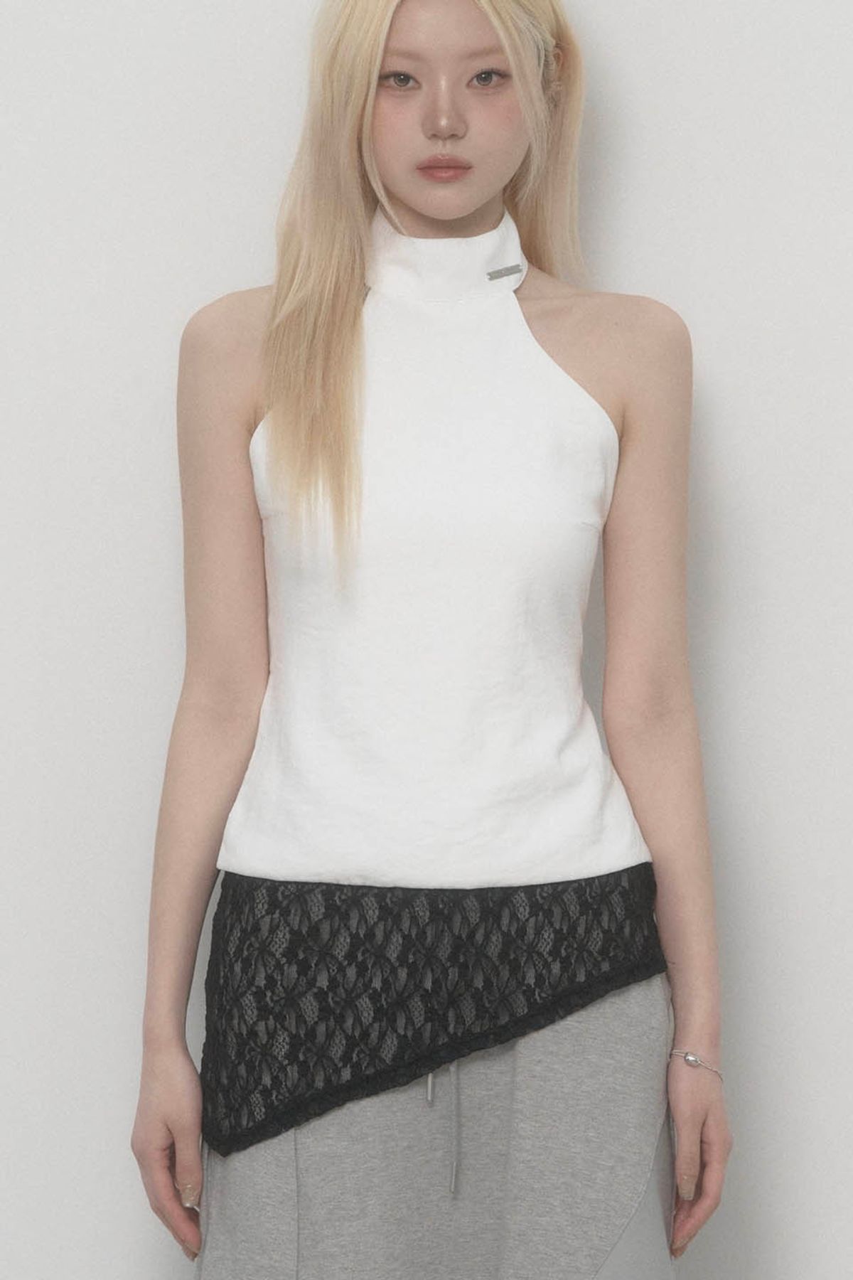 에트오소메(ETRE AU SOMMET) Back Big-belt Halter Top (White)