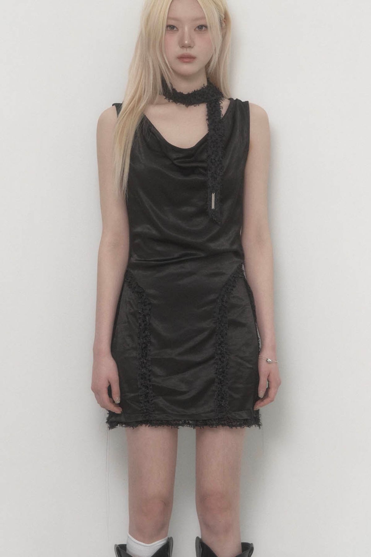 에트오소메(ETRE AU SOMMET) Draped Lace Dress (Black)