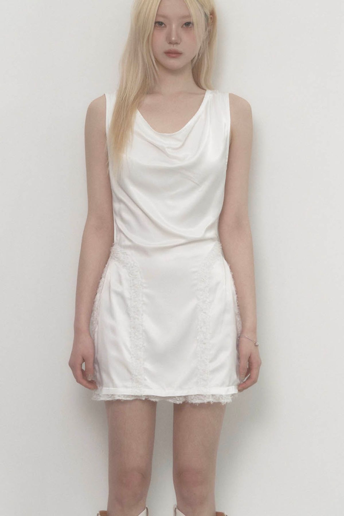 에트오소메(ETRE AU SOMMET) Draped Lace Dress (White)