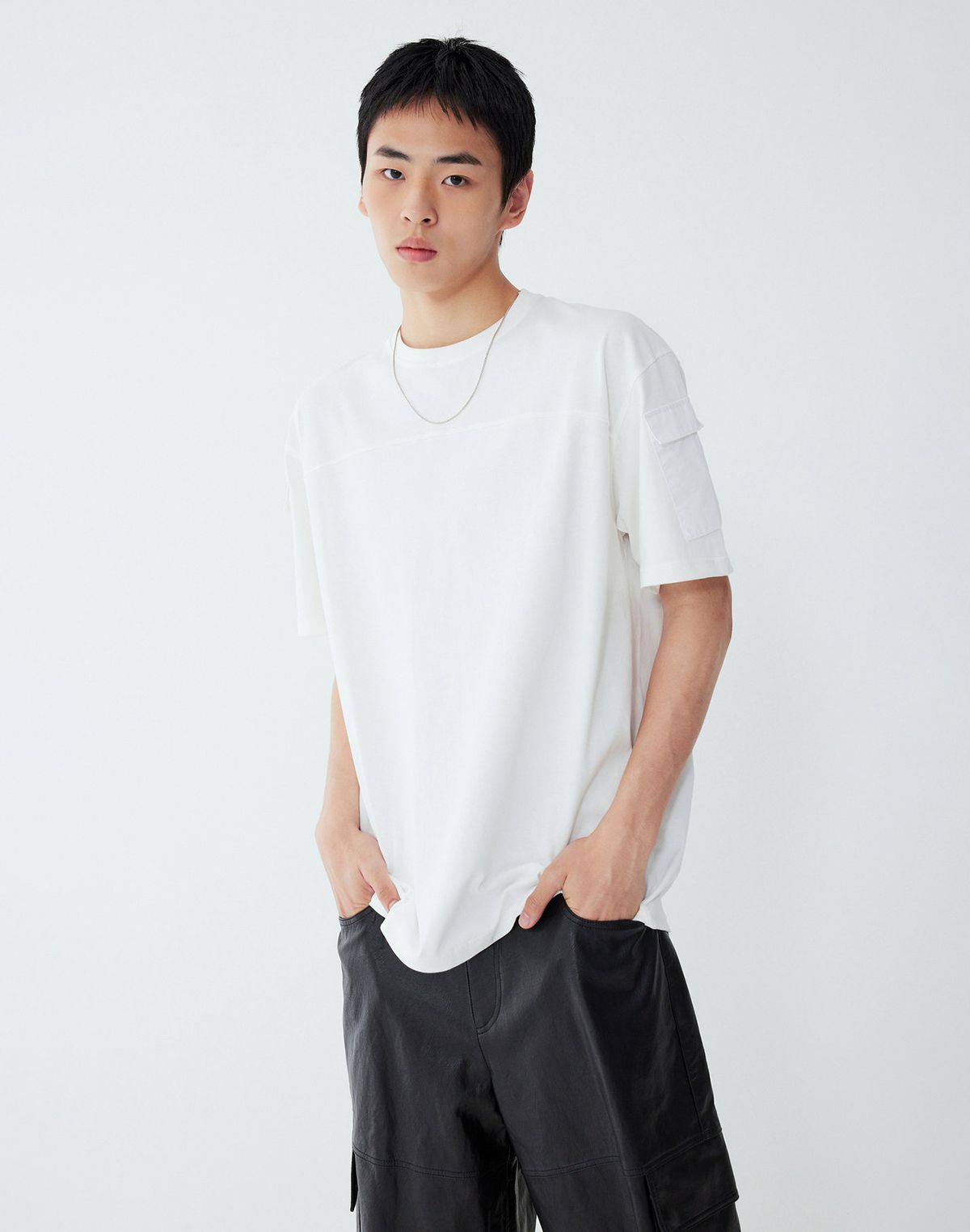 스튜디오 톰보이(STUDIO TOMBOY) [MEN] 소매포켓 우븐배색 티셔츠_오프화이트 9155222191